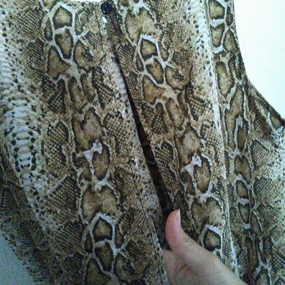 ✨✨Pythonidae Romper✨✨ - Picture 5 of 6